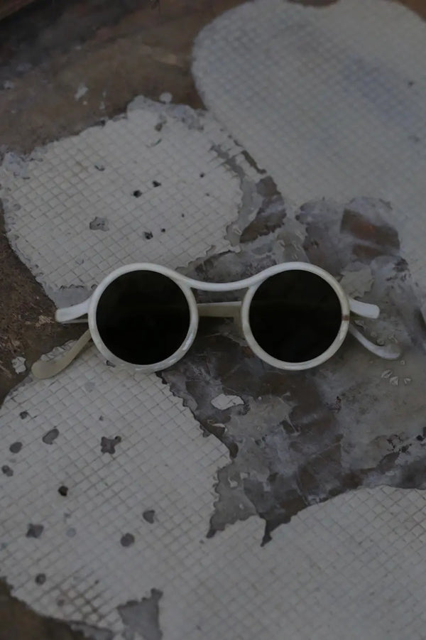 M.A+ single -piece circular lens OO300 Orn white/brown